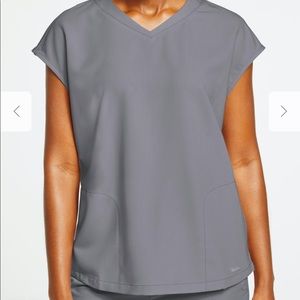 NWT Jaanuu 2-pocket Cap Sleeve Scrub Top